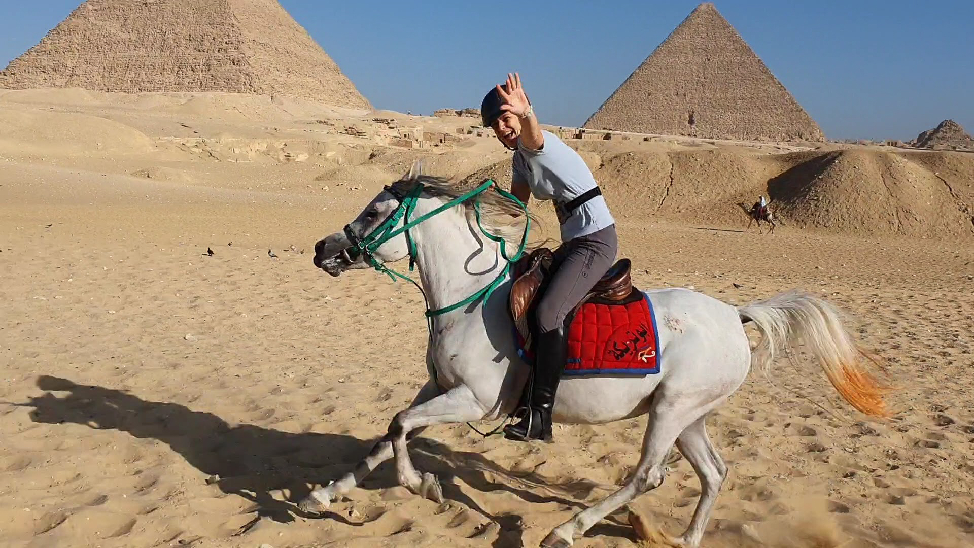 galloping-at-giza-pyramids-horse-riding-holiday-egypt
