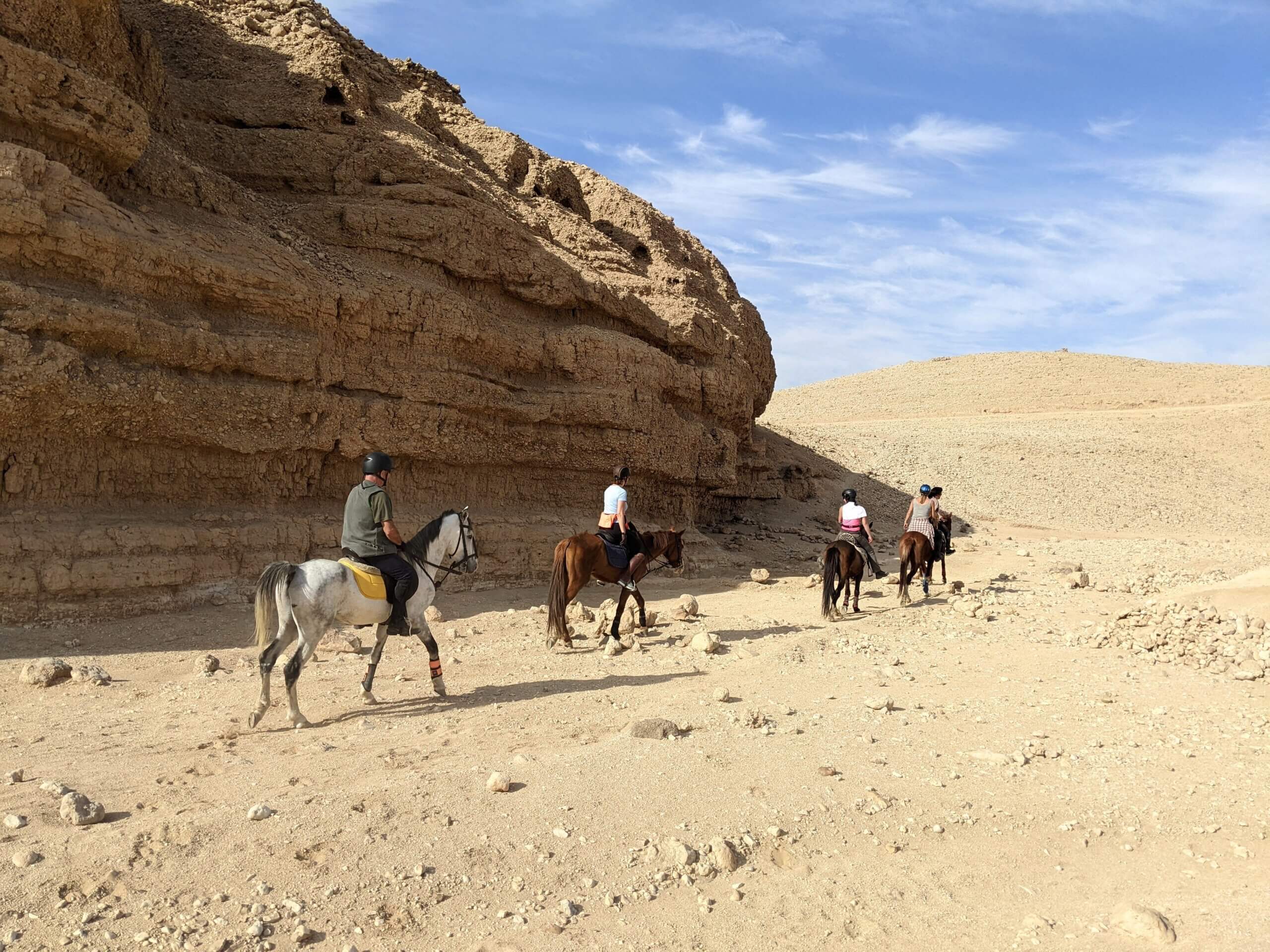 horse-riding-in-luxor-desert-egypt
