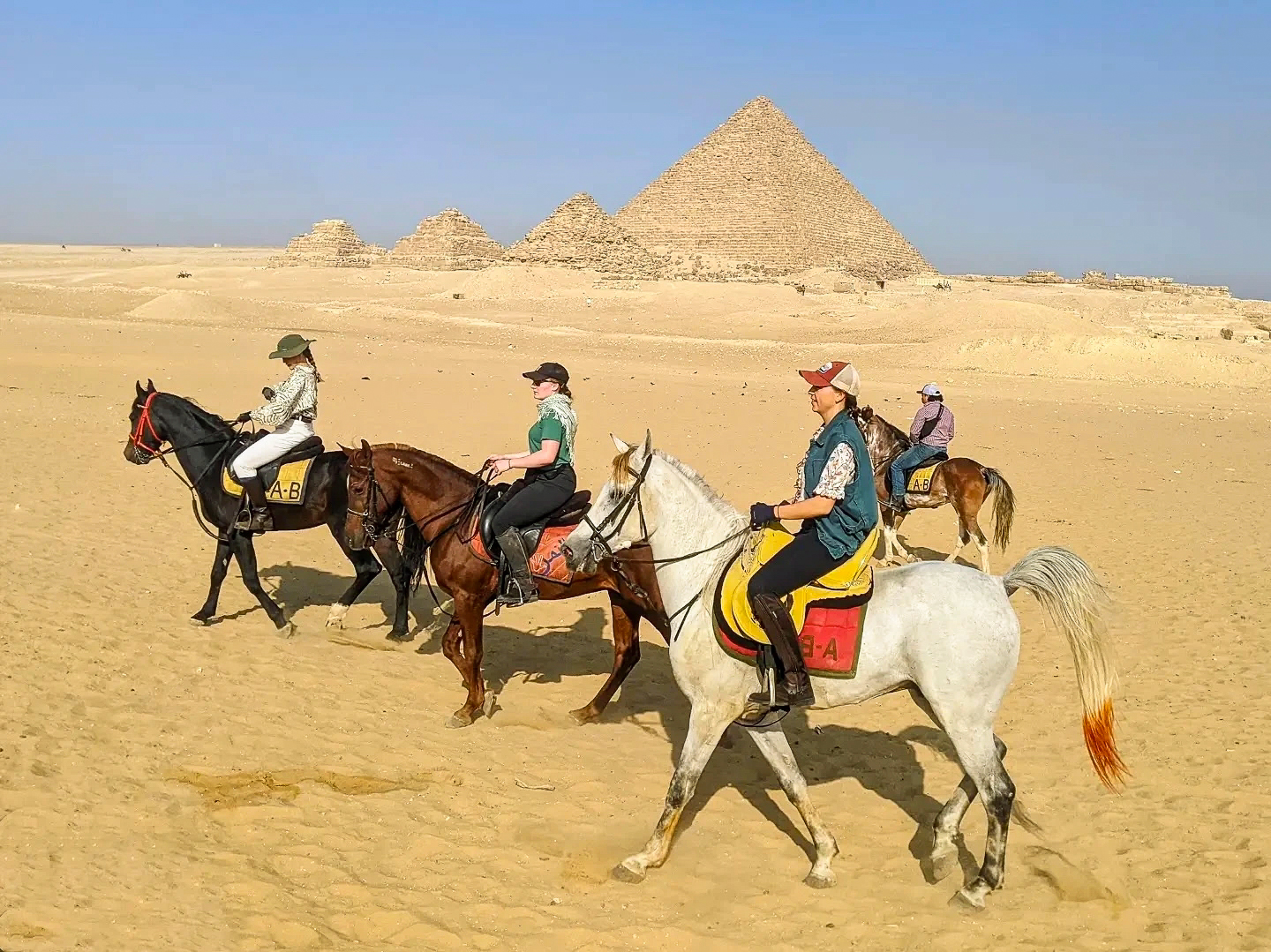 horseback-riding-holiday-pyramids-giza-egypt